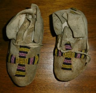 Antique Pair Native American Indian Beaded Leather Hide Baby Child Moccasins