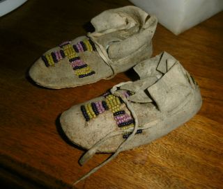 Antique Pair Native American Indian Beaded Leather Hide Baby Child Moccasins 8