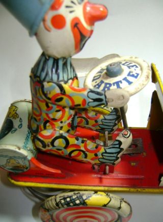 Vintage Unique Art Mfg Co.  Artie The Clown Car Tin Litho Wind Up Toy U.  S.  A 5