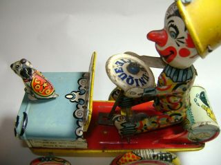 Vintage Unique Art Mfg Co.  Artie The Clown Car Tin Litho Wind Up Toy U.  S.  A 9