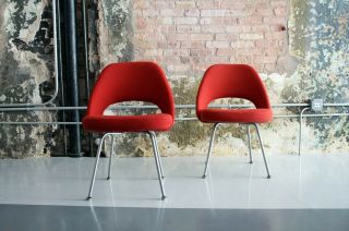 Eero Saarinen Executive Chairs In Knoll Red Fabric