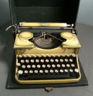 Vintage Royal Typewriter In Metal Case - Usa - P194815 - Portable - Ow