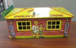 Vintage MARX TIN LITHO DICK TRACY WIND UP POLICE STATION & FRICTION CAR PLAYSET 3