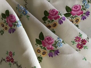Exquisite Vintage Irish Linen Hand Embroidered Tablecloth Floral Bouquets