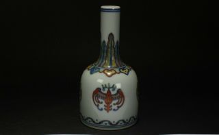 A Chinese Bat - Framing Estate Porcelain Vase Display