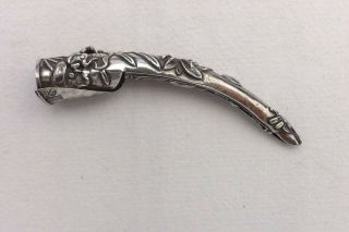 RARE ANTIQUE CHINESE SILVER NAIL GUARD HALLMARKED,  A FROG AND FLOWERS 9CMS (993) 8