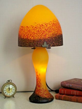 Stylish Rare Vintage French Signed Vianne Art Glass Mushroom Table Lamp 1186
