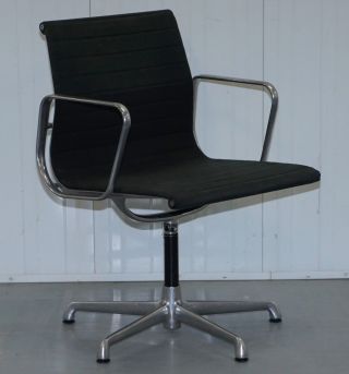 1 OF 2 EA117 CHARLES & RAY EAMES ICF VITRA OFFICE SWIVEL ARMCHAIRS 10