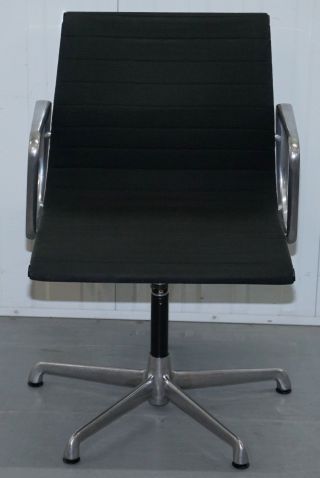 1 OF 2 EA117 CHARLES & RAY EAMES ICF VITRA OFFICE SWIVEL ARMCHAIRS 3