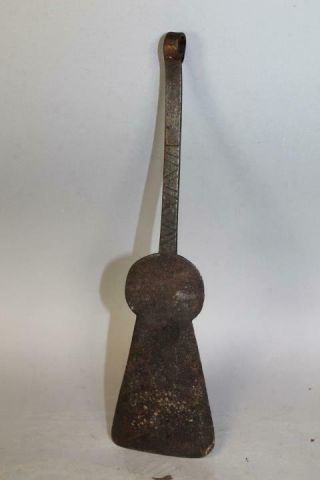 A Rare 18th C Wrought Iron Spatula Or Peeler Keyhole Design Engraved Decoration