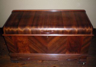 Roos Cedar Hope Chest With Drawer. ,  On Rollerball Casters.