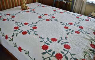 Antique Hand Stitched Rose Wreath Quilt With Border