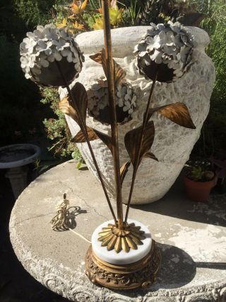 RARE old vnt Metal Italian Tole WHITE GOLD HYDRANGEAS flower floral Table Lamp 12