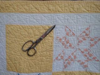 SO Pretty A Summer Cottage VINTAGE 30s Yellow Star QUILT Well Quilted 82x64 