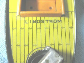 1930 ' s LINDSTROM TIN MOTOR BOAT w/ WIND UP OUTBOARD MOTOR 8