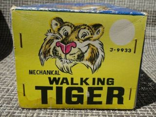 1966 MARX JAPAN MECHANICAL WALKING TIGER WIND - UP TOY - - 10