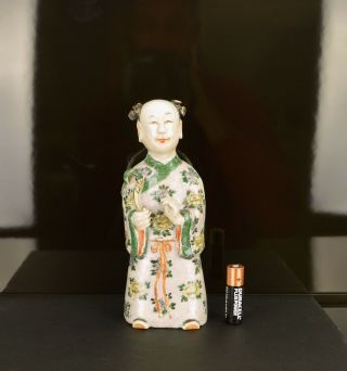 A VERY FINE 18TH / 19TH CENTURY CHINESE PORCELAIN FIGURE 2
