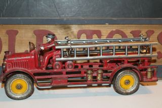 LARGE VINTAGE 1930 ' s 525 HUBLEY CAST IRON LADDER FIRE TRUCK with DRIVER 12