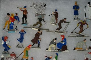 34 Piece Vintage German Hans Heinrich Zinnfiguren Winter Scene Painted Tin Flats 5