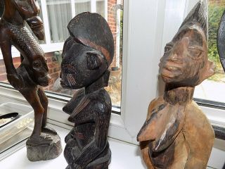 4 X VINTAGE HAND CARVED WOODEN TRIBAL AFRICAN FIGURES LARGEST 31.  75 cm tall 8