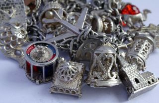Stunning vintage solid silver charm bracelet & 27 charms.  rare,  open,  move.  106.  5g 3