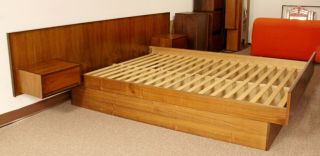 Mid Century Modern Scandinavian Platform Queen Bed With Floating Nightstands 4