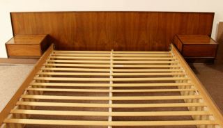 Mid Century Modern Scandinavian Platform Queen Bed With Floating Nightstands 5