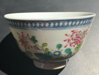 A Chinese late Qing Antique famille rose bowl 2