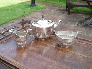 Sterling Silver 3 Piece Tea Set by Wm Hutton,  London 1900.  848 gms,  Not scrap. 4