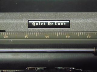 Vintage 1948 ROYAL QUIET DELUXE PORTABLE TYPEWRITER GLASS TOMBSTONE KEYS 4