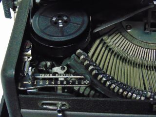 Vintage 1948 ROYAL QUIET DELUXE PORTABLE TYPEWRITER GLASS TOMBSTONE KEYS 8