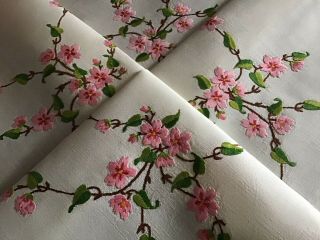 GORGEOUS VINTAGE LINEN HAND EMBROIDERED TABLECLOTH TRAILING PINK BLOSSOMS 3