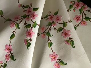 GORGEOUS VINTAGE LINEN HAND EMBROIDERED TABLECLOTH TRAILING PINK BLOSSOMS 4