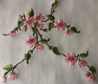 GORGEOUS VINTAGE LINEN HAND EMBROIDERED TABLECLOTH TRAILING PINK BLOSSOMS 8