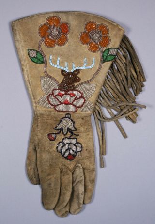 Pictorial Beaded Gauntlet Gloves / Native American Plateau - Plains / 1890 - 1920 ' s 3