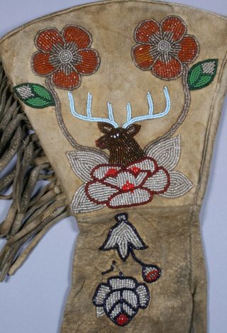 Pictorial Beaded Gauntlet Gloves / Native American Plateau - Plains / 1890 - 1920 ' s 5