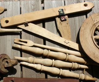 Antique primitive Saxonian wooden spinning wheel,  19th cent. 10