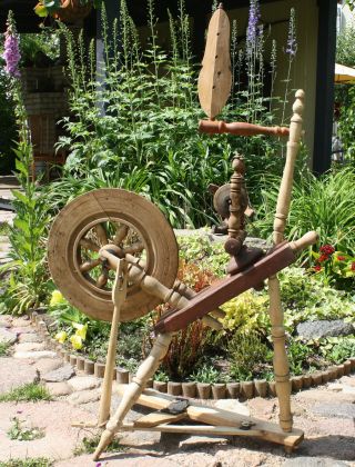 Antique Primitive Saxonian Wooden Spinning Wheel,  19th Cent.