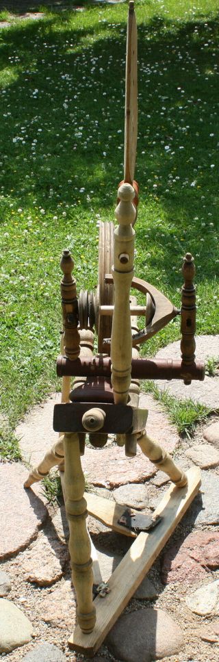 Antique primitive Saxonian wooden spinning wheel,  19th cent. 3