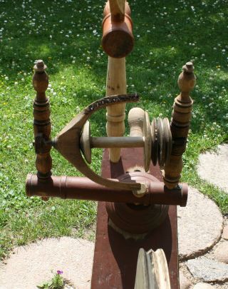Antique primitive Saxonian wooden spinning wheel,  19th cent. 5