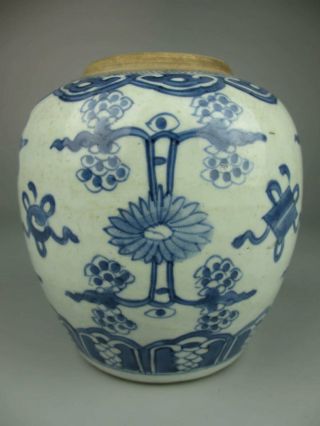 Chinese 18th antique porcelain white and blue Decorative pattern Jar 3