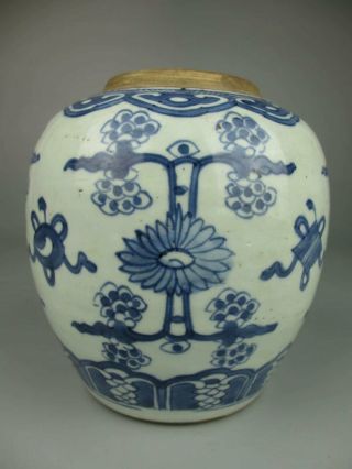 Chinese 18th antique porcelain white and blue Decorative pattern Jar 5