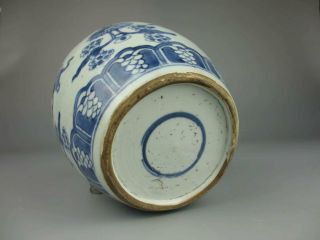 Chinese 18th antique porcelain white and blue Decorative pattern Jar 8
