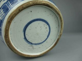 Chinese 18th antique porcelain white and blue Decorative pattern Jar 9