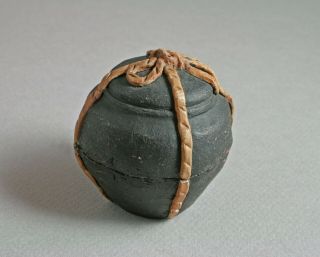 Japanese incense container kogo shaped like a chatsubo 4