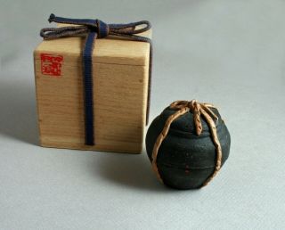 Japanese incense container kogo shaped like a chatsubo 5