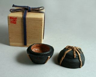 Japanese incense container kogo shaped like a chatsubo 7