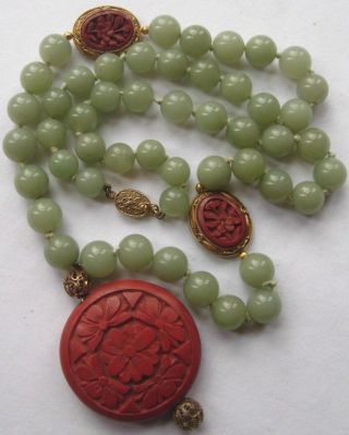 Chinese jade and cinnabar necklace knotted with gilded silver filigree settings 3