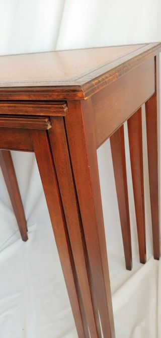 Three Heritage Henredon Leather Top Nesting Tables 4