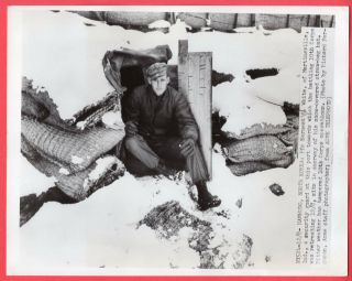 1950 Pfc White Of Martinsville Ind.  In Hut At Hamhung Korea News Wirephoto